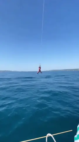 Would you try this?? Halyard swinging from our sailboat ⛵️ Tag your friends you would do this with🥰 Follow me for more incredible life journeys and adventures👇 👉@_destination_dreaming 👈 👉@_destination_dreaming 👈 • • • #thailandtravel #thailandtrip #phuketthailand #travelthailand #kohlipe #phiphi #sailinglife #watersports #risktaker #lovelife😘😘😘 #enjoyinglife🔥 #doitnow #thailand #thailandia #tailandia #islandlife #vacation #explorethailand #islandvibes #beachlife #mayabay #kohphiphi #phiphiisland #traveladventures #boatlife #tropicalvibes