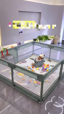 Darling likes to touch and crawl, the husband arranged this game fence, safe and secure, storage does not take up space, hands-free! #BabyFence #toystoshare