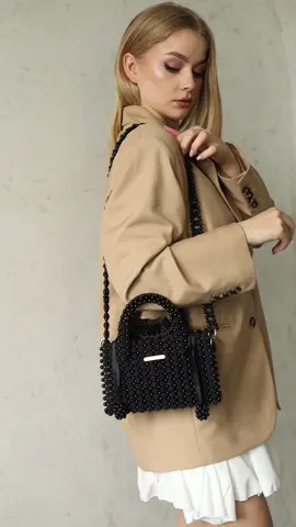 Замовити свою ідеальну сумочку можна у інстаграм : janiss.ua 💗 You can order this handbag on the website via link in the TikTok bio 😉 #pearlbag #beadedbag #giftforher #сумказнамистин #вечірнясумка #handmade #сумказперлин 