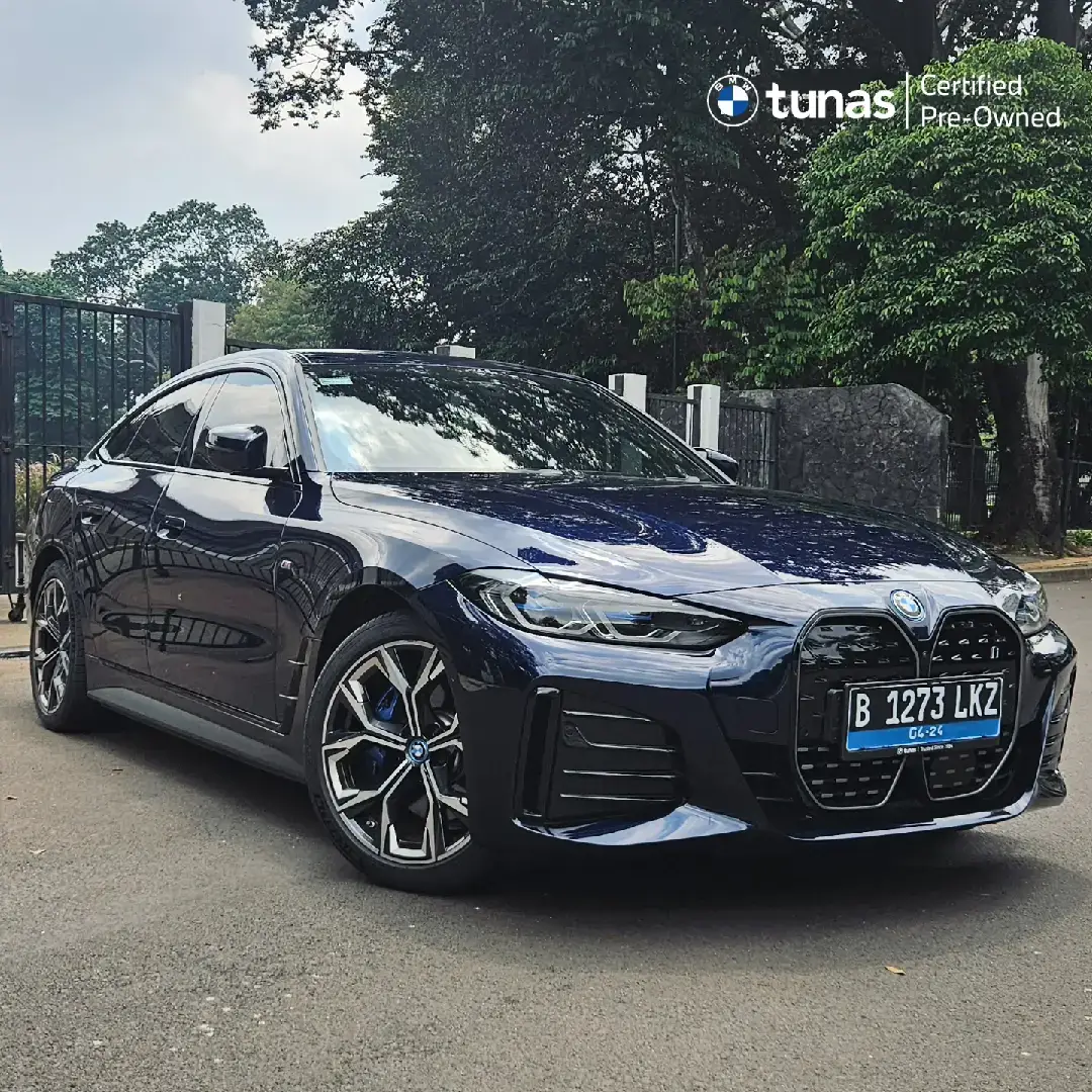 BMW i4 eDrive40 2023 Tanzanite Blue on Cognac STNK langung nama ODO only 4K ‼️ Battery : 81.5 KwH Range : 580 KM AC / DC Charging : 11 KwH / 195 KwH 0-100 Km/h : 5.8 sec VERY LIKE NEW  Price : ‼️ONLY 1.4XX‼️ Whatsapp : 081511001244 Leon Business Consultant BMW Tunas Certified Pre-Owned