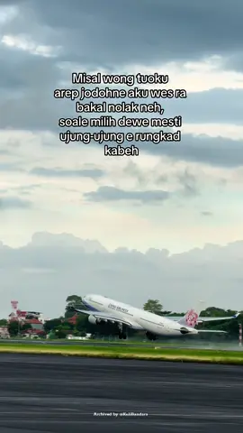 Pasrah mawon bolo 🙌 #quotestory #jowostory #planespotting #chinaairlines #igustingurahraiairport #kulibandara✈ 