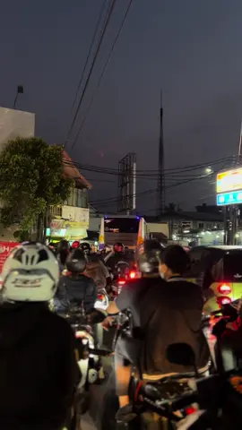 Vibess Pulang Pergi Kerja Lewat Karang Tengah 🛵🙈 Ada Yang Setiap Hari Lewat Sini?? #tangerangkota #tangeranghits #suasanajalanan #karangtengah #ciledug #vibess #fypシ゚ #fypシ゚viral 