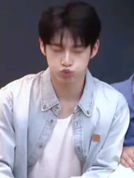 Myungjae enjoying jiwoong aegyo >< #myungjaehyun #kimjiwoong #boynextdoor #zerobaseone 