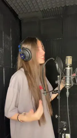 لي بعد ما سمع الاغنية صارت كاملة عل يوتيوب قناتي بالبايو🥹🖤full video is out on youtube my link is in my bio go and subscribe#واريدك_ياغالي #نور_الزين #وحضنك_حبيبي_وبقلبي_اريد_اضمك 