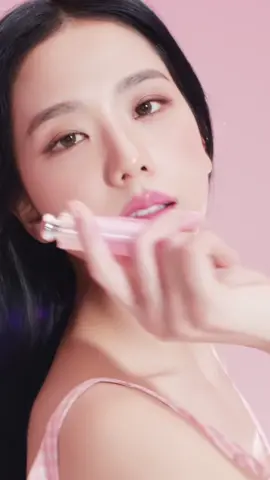 Jisoo glows with the new limited-edition shades of the pH-adapting & hydrating Lip Glow balm.  #DiorBeauty #DiorMakeup #DiorAddict