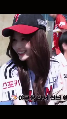 💜✨#sana #minatozakisana #サナ #사나 #shyshyshy #once #twiceyoutube #sanavlog   #firstpitch #lgtwins #트와이스  #baseballgame #sanachan #behind 