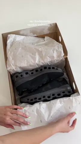 when i tell yall these are the comfiesttttt sneakers, im not lying lol. @On  #oncloud #runningsneakers #sneakerunboxing #shoeunboxing #onrunning #runningshoes #asmr 