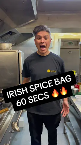 IRISH SPICE BAG RECIPE SLICED GREEN & RED PEPPERS SLICED ONIONS SLICED CHILLIES CHILLI FLAKES GARLIC COOKED CHIPS COOKED SHREDDED CHICKEN  SALT  MSG 5 SPICE SUGAR 🇮🇪 #chinesefood  #chinesetakeaway #speedcooking @Ireland #Recipe #saltandchilli 