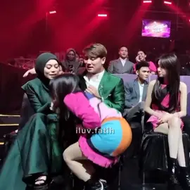 suka banget sama interaksinya mereka ini 🤍 @Rizky Billar @Lesti Kejora @violetorca @Eca Aura🐝 @catherineealicia #leslar #lestykejora #rizkybillar #lesti #vior #catheez #ecaaura #xzyabc #moots? #foryoupage #fypシ #sctvmusicawards2024 #sctv 