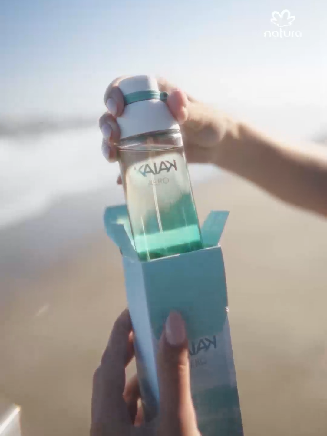 ¿Y si sintieras el poder de la frescura? Con Natura Kaiak Aero descubre una fragancia moderna que revela una refrescante sensación, mueve las olas del mar, refresca, renueva y libera.​ #NaturaKaiak 🌊🐚♻​ #MasBellezaMenosResiduos #medioambiente #reciclaje #naturacolombia