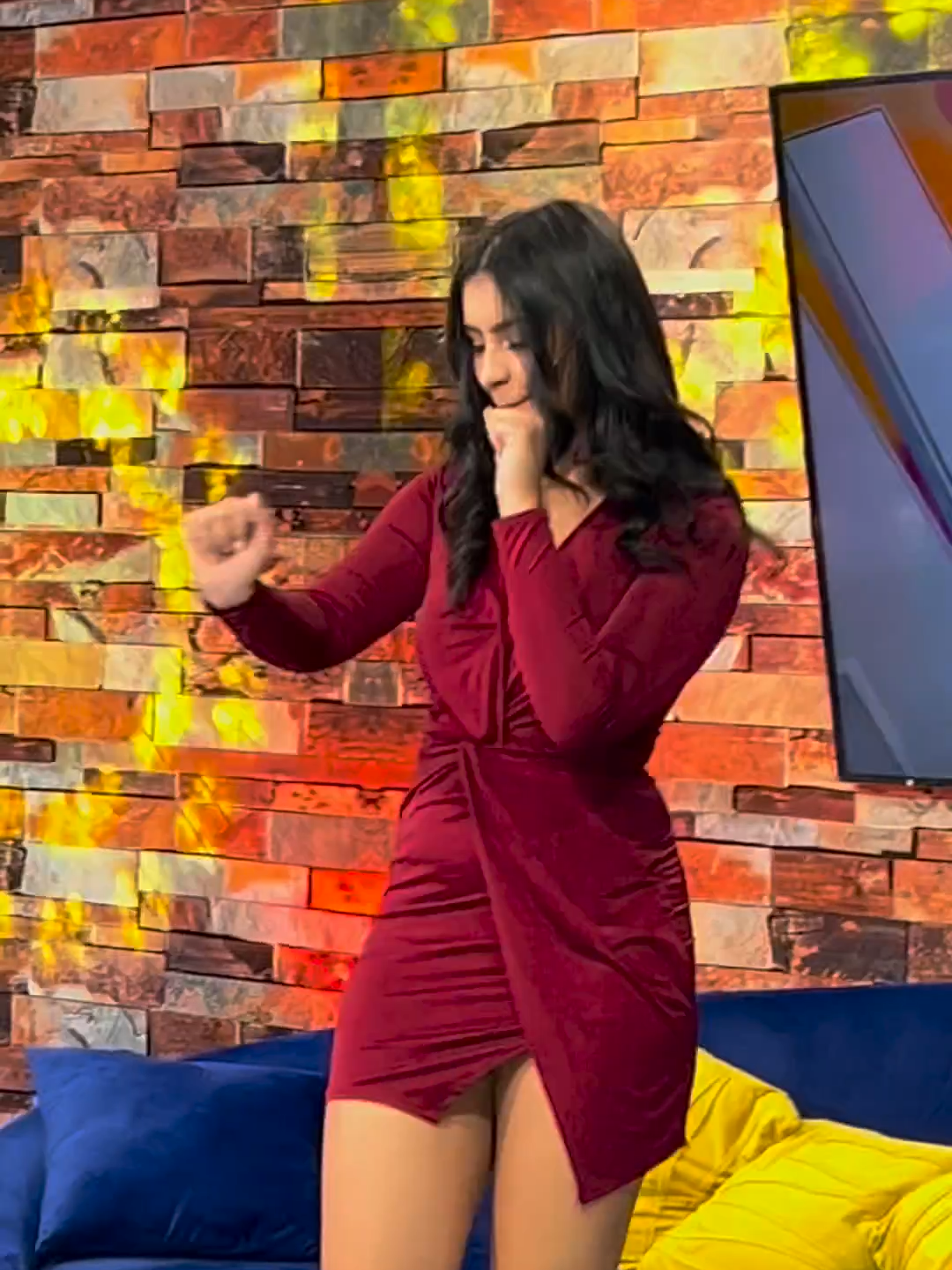 😍 Comencemos el día con un baile de la bella @yolaleiva en #VengaLaAlegría ✨☀️