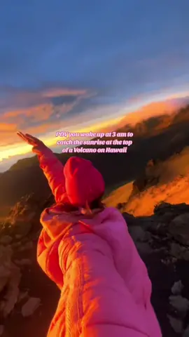 Sunrise and sunset at haleakala are always worth it #hawaii #maui #visithawaii #visitmaui #hawaiitiktok #mauihawaii #haleakala #haleakalanationalpark #haleakalā #haleakalasunrise 