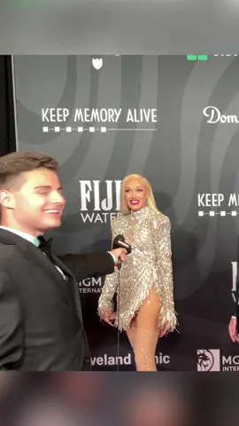 A motherly moment. 😍 #gwenstefani #nodoubt #dontspeak #music #redcarpet #celebrityinterview  @Gwen Stefani 