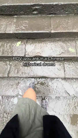 Wuxia story in the rainnnnnn Saw people wearing #hanfu everywhere🥹 📍Dujiangyan, Chengdu #cdrama #wordofhonor #cdramas #china