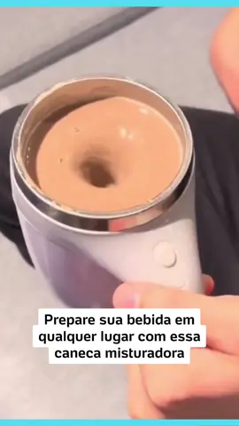 Caneca Mixer Automática:  bebida misturada em segundos! ☕🌀  Com tampa térmica e portátil. Ideal para café, sucos, chás e mais. Curtiu? Link na bio. #bebida #mixer #canecamixer #review #guiadecomprasUOL #TikTokMadeMeBult 