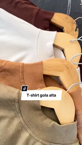 T-shirt Gola Alta 🖤 Novas cores !  #vendas #tshirt #viral #vendastiktok #emprendimiento #varejo #atacado #tshirtdesign #roupa #looks #roupasfemininas 