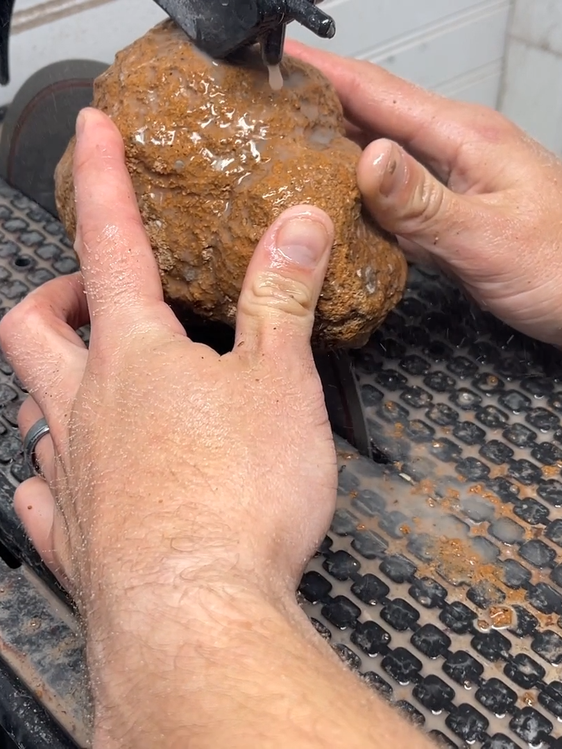 10 POUNDS of La Perla Geodes Cut Open! #agatedad #geodes
