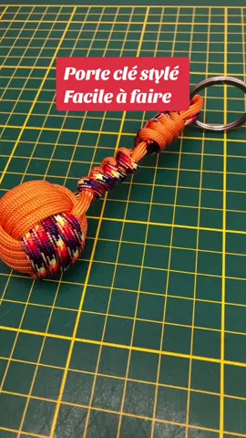 Porte clé stylé, facile a faire. Une pomme de touline emprunté aux marins. #keychain #paracord #diycraft 