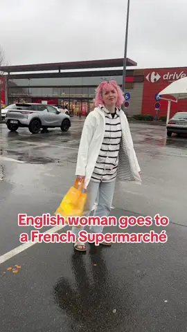Every English person in every french supermarché ever. Carrefour = life. #french #english #bilingual #frenchtiktok 