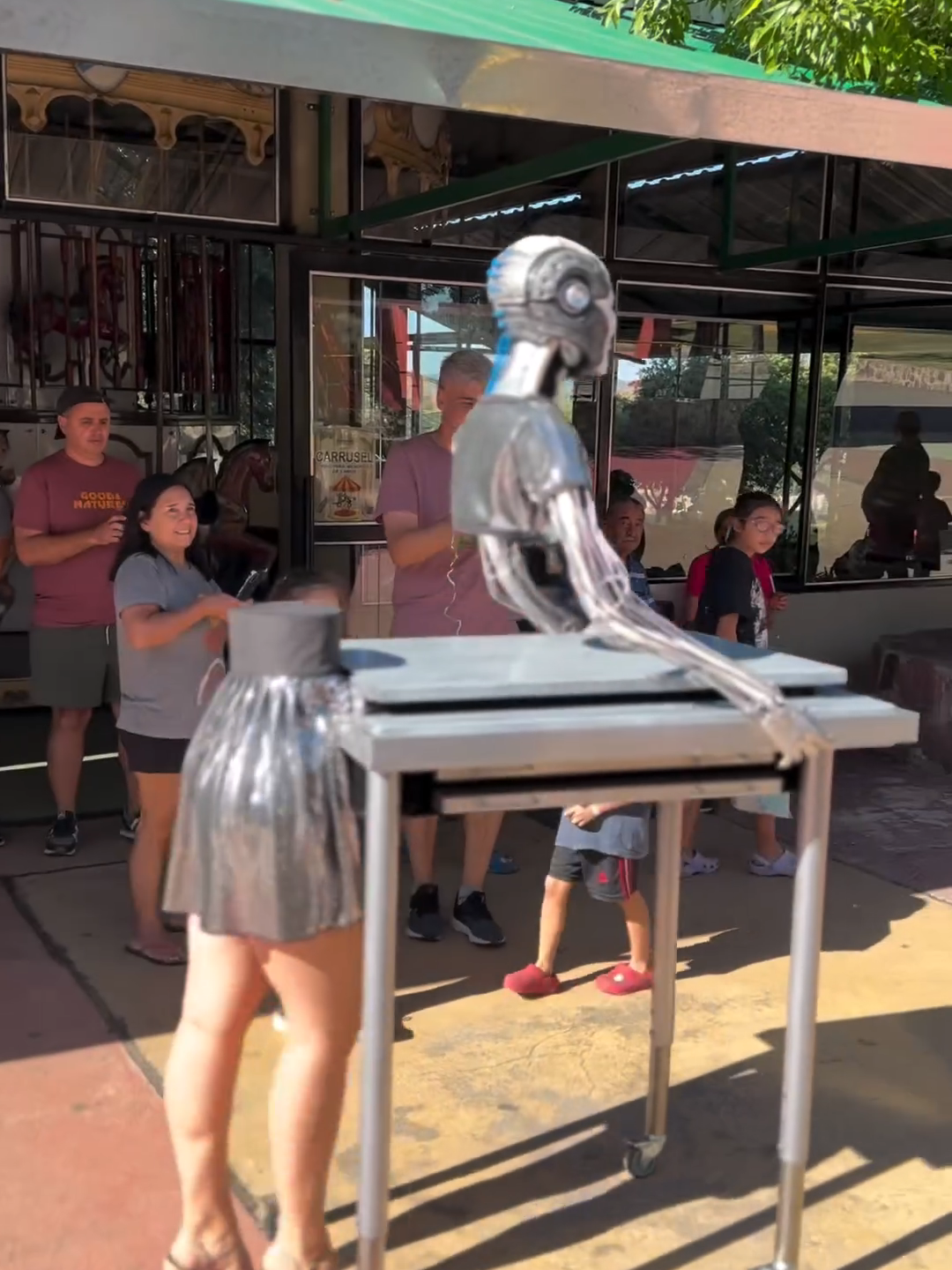 What's going on here? 🤔 (IG🎥: @magomatus) #Unreel #Extreme #Robot #Illusion #AI
