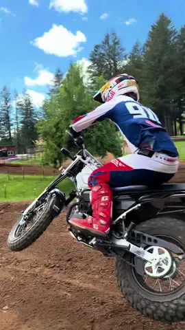 The TW200 was begging to rip Washougal 😂 Should I race this thing at the @vurbmoto Fro 400 on June 13th-15th? @Red Bull Motorsports @Red Bull @MotoSport.com @Maxima Racing Oils #TW200 #yamaha #trailbike 
