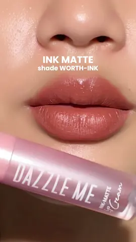 Kissable lipcream?🙀🙀 Kalau next kita coba test makan minum oke ngga nih? Kita buktiin apakah dia ilang atau masih stay🤔 #inkmatte #lipmatte #lipcream #transfeproof #lipsawomatang #lipcreamviral #lipcreammurah #lips #lippies #makeup #makeuptoks 
