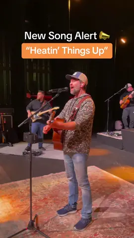 Drop a comment and let me know what you think of my new single, #HeatinThingsUp 😎🔥  Listen now at the link in bio! #joshturner #newmusic #countrymusic #countrymusicfan 