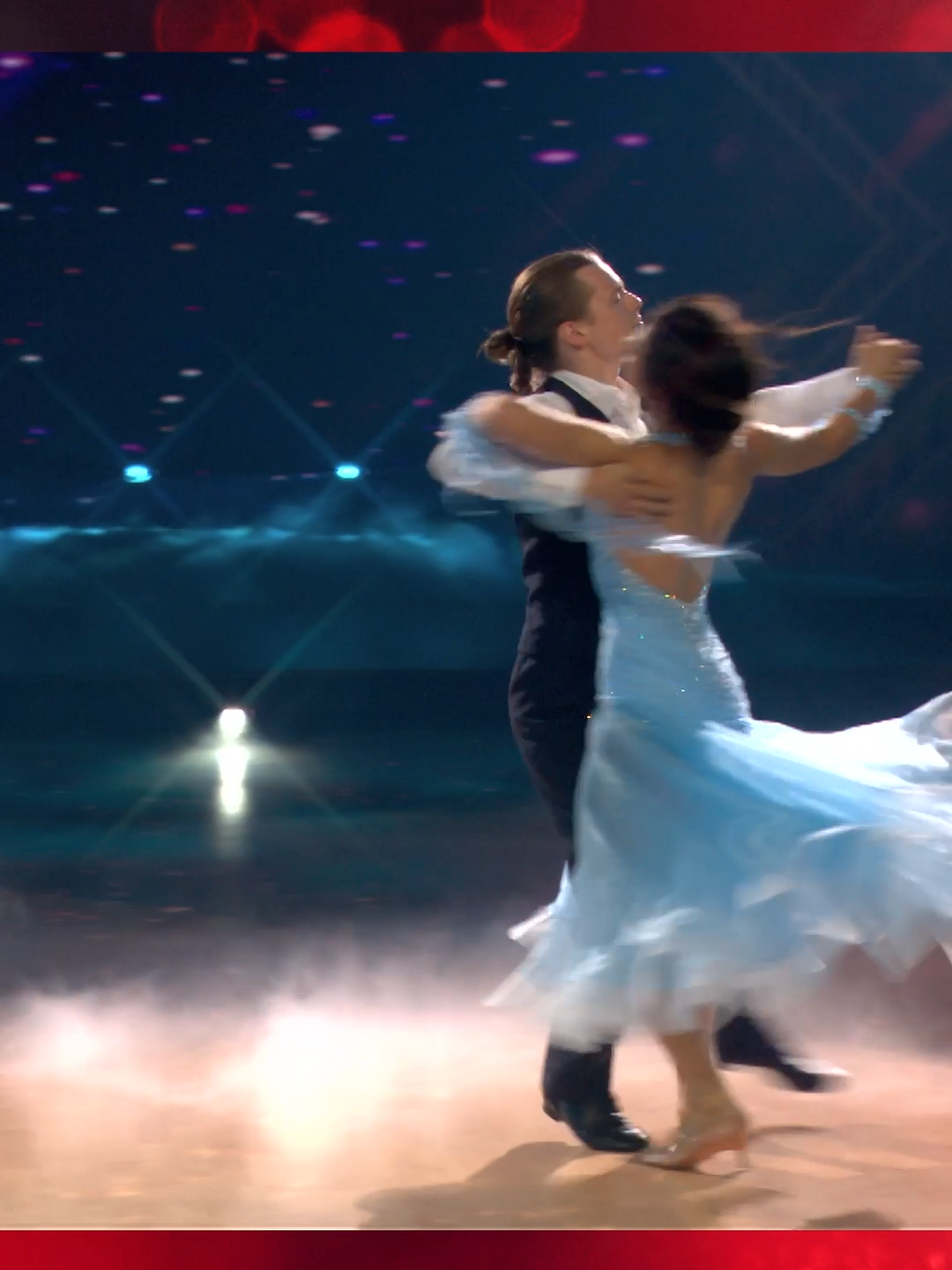 Gabriel und Malika tanzen einen Langsamen Walzer zu „At This Moment“ und dieser Moment schwebt im Takt der Musik 🥰 #LetsDance #RTL #GabrielKelly #MalikaDzumaev #WienerWalzer