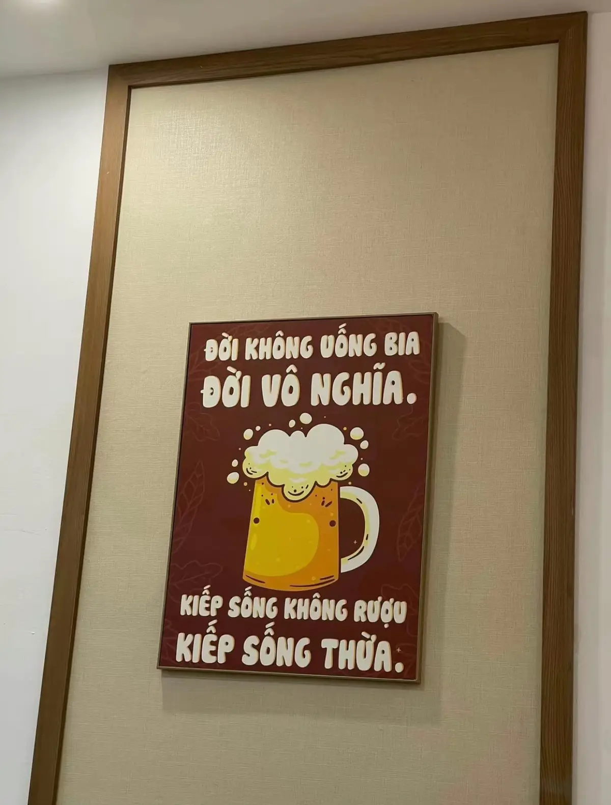 Đời không uống bia đời vô nghĩa. Kiếp sống không rượu kiếp sống thừa🍻🥂