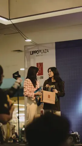 seeffort Azizi Asadel, dan seberuntung Marsha Lenathea 🤍 @zeejkt48 🦖 @marsha.jkt48 🐹 #zeejkt48 #marshajkt48 #aziziasadel #marshalenathea #zeesha #memberjkt48 #jkt48newera #jkt48edit #jkt48 #fjkt48 #fyp #foryou #brandatiktok 