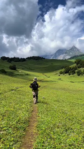 Chỉ cần bạn vui vẻ, bạn có thể làm bất cứ điều gì, thậm chí một mình bạn có thể đi bộ đường dài, ngắm biển hoặc đi cắm trại 🏕️ #dinotrek_ #trekking #travel #canhdepthiennhien #xuhuong #dulich 