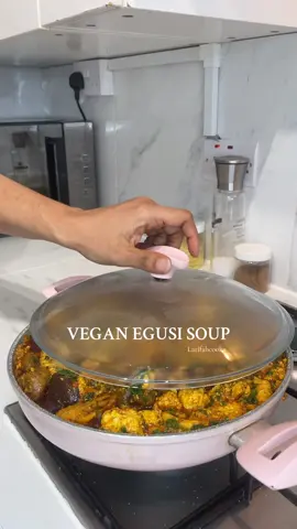 Vegan egusi soup from her majesty. Mushrooms  Pepper mix Egusi paste Palm oil Locust powder Kale Seasoning  Water #latifahcooks #veganegusisoup #egusisoup #mushroom 