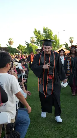 OH HE CLEAN WIDDIT 🤯👏🏽😩🎓 We lovedddd all our graduates “special moments” last night / STAY TUNED FOR MORE! #graduate #graduation #clean #smooth #swag #reedley #559 #college 