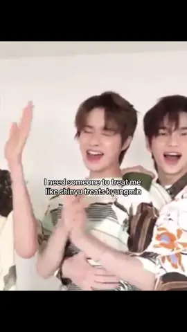 The holding waist is too real🥹 (not a ship) #kyungmin #shinyu #tws #maknae #hyung #cute #bsf #bestfriend #friendship #kpop #kpopera #getmefamous #blowthisup #xybca #zyxbca #fyp #fypシ゚viral #viral #omgpage #omg #trend #trending #dejavu 