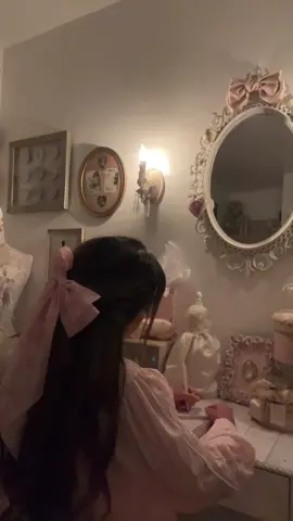 La Vie En Rose 🕯️🥀  @Sumner Lane  #coquette #rococoaesthetic #audreyhepburn #lavieenrose  #princesscore #victorianhouse #rococoaesthetic #dolletteaesthetic #fyp #hyperfeminineaesthetic 