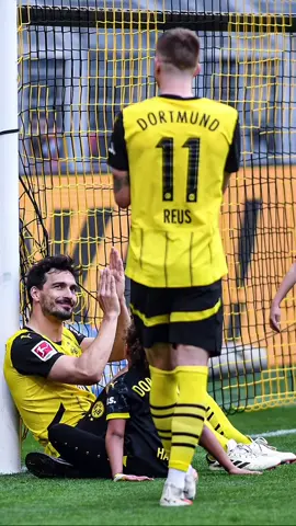 ÍDOLO ABSOLUTO! 💛 Será que a despedida do Reus na casa do Borussia Dortmund foi emocionante? 🥹 Teve de tudo um pouco: assistência, golaço, recorde...e é claro, muita FESTA! 🎉 📹 433 #Futebolinternacional #Bundesliga #Reus #BorussiaDortmund