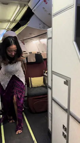 Sehat-sehat terus mba pramugarinya ya, terimakasih sudah menjaga dan melayani dengan ikhlas dan sepenuh hati <3@Pramugari @Calon Pramugari✈️ @pramugari pesawat @Pramugari Lion Group #pramugari #pramugariindonesia 