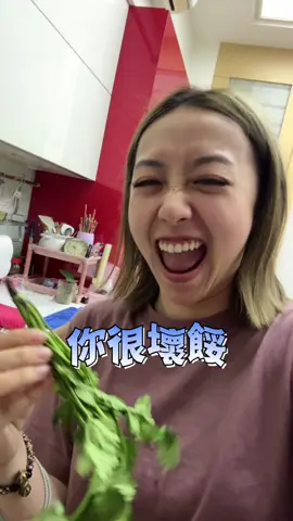 我媽說我這樣不行 但她看起來樂在其中😂#小蜜寶 #情侶 #情侶日常 #搞笑 #惡整 