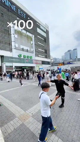 新宿駅の目の前で踊る男がヤバすぎる‼︎ The man dancing in front of the station is so crazy🕺 #内山さん #uchiyamasan #×100