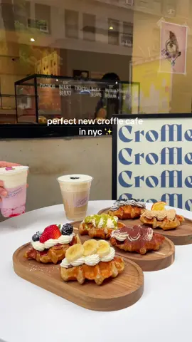 sooo cute 🎀 earl gray croffle + black sesame latte combo was so good 🥰  📍Sweet Something  #nycfoodie #nyccafes #croffles #koreancafe #blacksesamelatte #earlgrat #nyccoffee #strawberrymatcha 