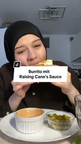 Mein 2 Acc @Lana's.STUFF  Burrito: 250 g Hähnchenbrust 1 Lauch 1 Rote Spitzpaprika 2 El Mais Butter 25 ml Sahne 1 Tl Crème fraîche Hähnchengewürz Salz Knoblauch  Pfeffer  Tortilla - Wraps Cheddar #burrito #raisingcanes #essen #mukbang #food #lecker #fyp 