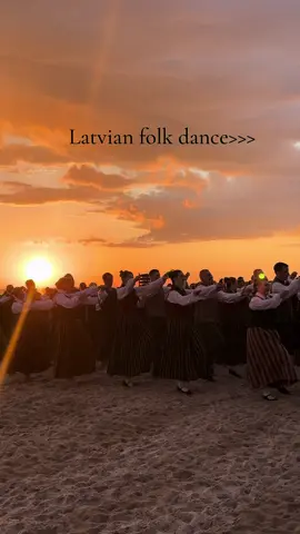 Kur vēl lielāku skaistumu par šo🩷 Līvu ciema svētki Liepājā 2024 #foryoupage #latvian #folkdance #tautudejas #latviantiktok 