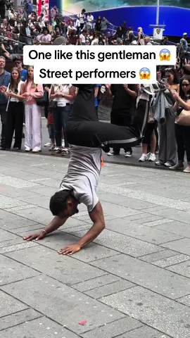 Street performer 😱#fypシ゚viral#nyc#dancer 