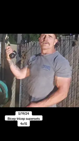 #bouldershoulders #powerbodybuilding #onelove 
