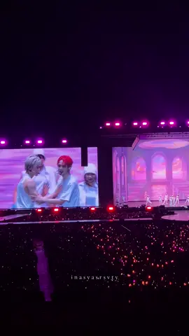 Replying to @pacarsungchan ada dong! Ini lagu dari awal aku incer banget denger live😭brodies ft sijeuni keren banget😭💚 #brokenmelodies #brodies #thedreamshow3injakarta #dreamies #sijeuni @NCT Official 
