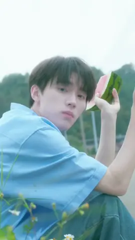 โจวอี้หราน ....  โอ๊ย ...... น่ารักมาก สดใส ท้องฟ้าสวย เด็กน้อยกินแตงโม #zhouyiran #zhouyiran周翊然 #ZhouYiran  #周浩然 #โจวอี้หราน 