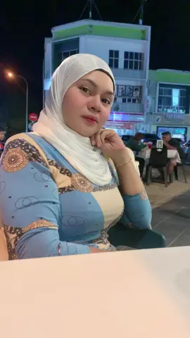 Panggilan syg tu dah takde nilai dah buat acikkkk😂😂 Makin meluat bile yg nak bersayang2 tu dtg dari abg2 n adik2 buayooooooo 😂😂😂😂.. #singlelifemuchbetter Do watever u like no one will stop u …