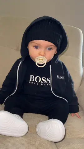 BABY HUGO BOSS 💙🤍🖤 #baby#babyboss#hugoboss#babyfever#babylove#babystyle#outfitbaby#OOTD#babyoutfit#babyboy#kids#fypシ゚viral#pourtoiiii#foryou#MomsofTikTok 