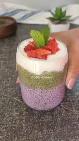 Dragon fruit Matcha Chia Pudding  Ingredients: 1 Teaspoon dragon fruit powder 1 Teaspoon matcha powder 1 cup milk ( dairy or plant) 1 Tablespoon honey or maple syrup 2 Tablespoon Chia seeds keep in fridge for 2-3 hours Layer in glass 2-3 Tablespoon plain natur Jogurt Toppings: strawberry mint leaves #EasyRecipe #healthyrecipe #dessert #chiapudding #breakfastrecipe #chiasamen 