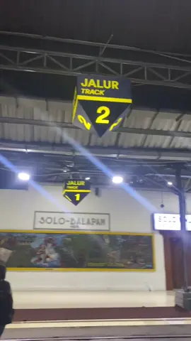 Welcome kota batik 🙌 hidup sekali yakali ga jalan” 🤪 #solo #keretaapi #solobalapan #stasiun #jawatengah #jawapride 